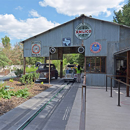 La gare des Yukon Trucks au parc d'attraction Le PAL