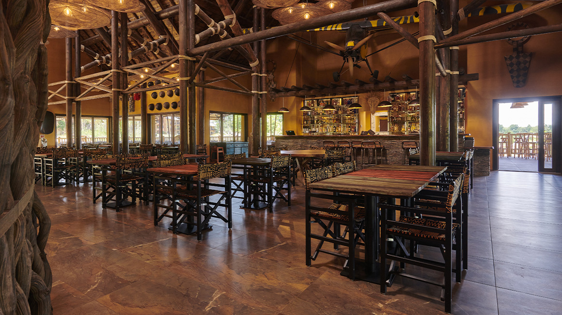 Inspired by African decor, dine and breakfast in the Victoria Room