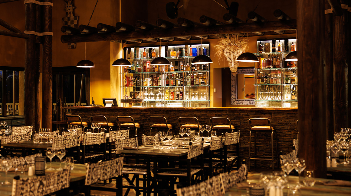 Inspired by African decor, dine and breakfast in the Victoria Room