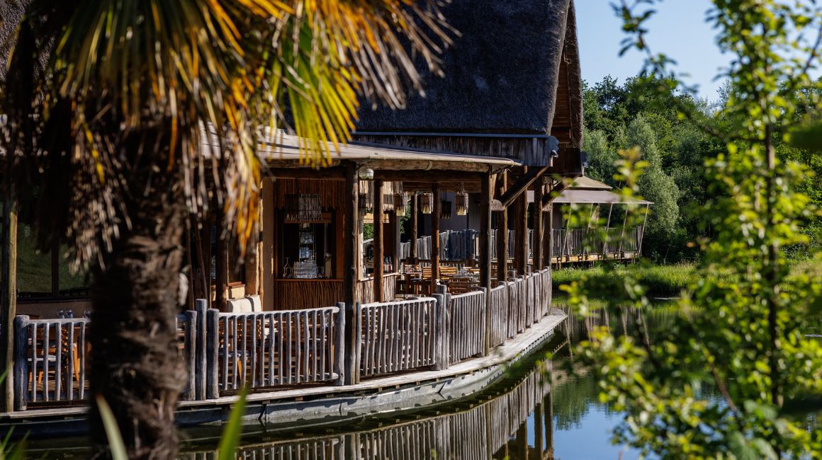 Le Tanganika restaurant, with a terrace and two dining rooms